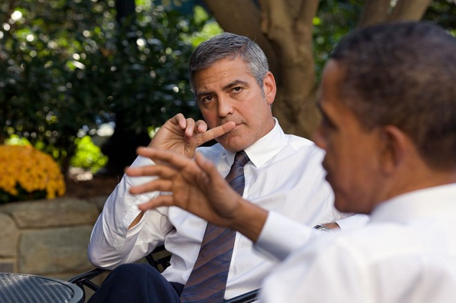 800px-George_Clooney_-_White_House_-_October_2010