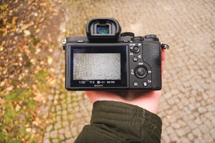The A7 II's EVF and LCD remain almost unaltered