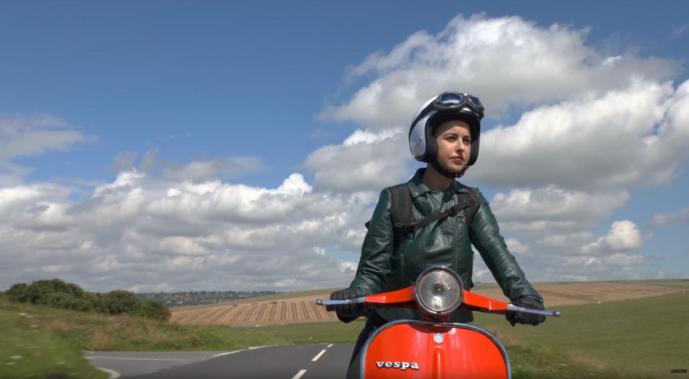 Isobel_vespa.thumb.jpg.7059bb70a563ac5ccaec5490dc85c21b.jpg