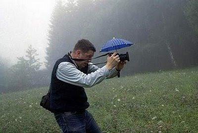 camera-umbrella-photographer-funny-pics.jpg.bbcdb41ffb8d9b3bef50473593a7085a.jpg