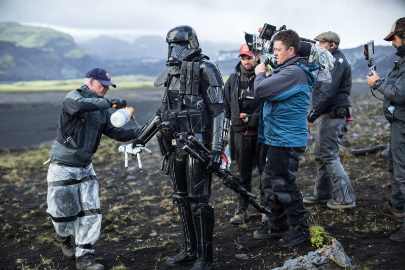 behind-the-scenes-with-a-deathtooper-on-rogue-one-photo-jonathan-olley.jpg.23f13f4650bdaa0f01793b4d97c4d354.jpg