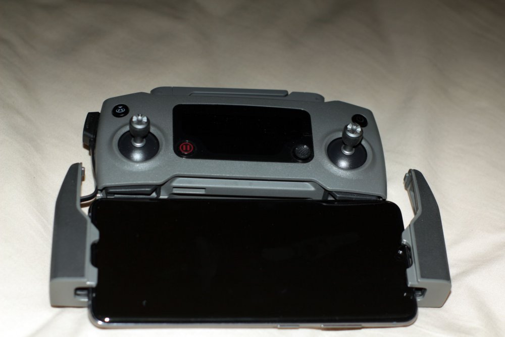 dji-controller-phone.thumb.jpg.7f1148ac5e51f59a605fc267a1aaa805.jpg