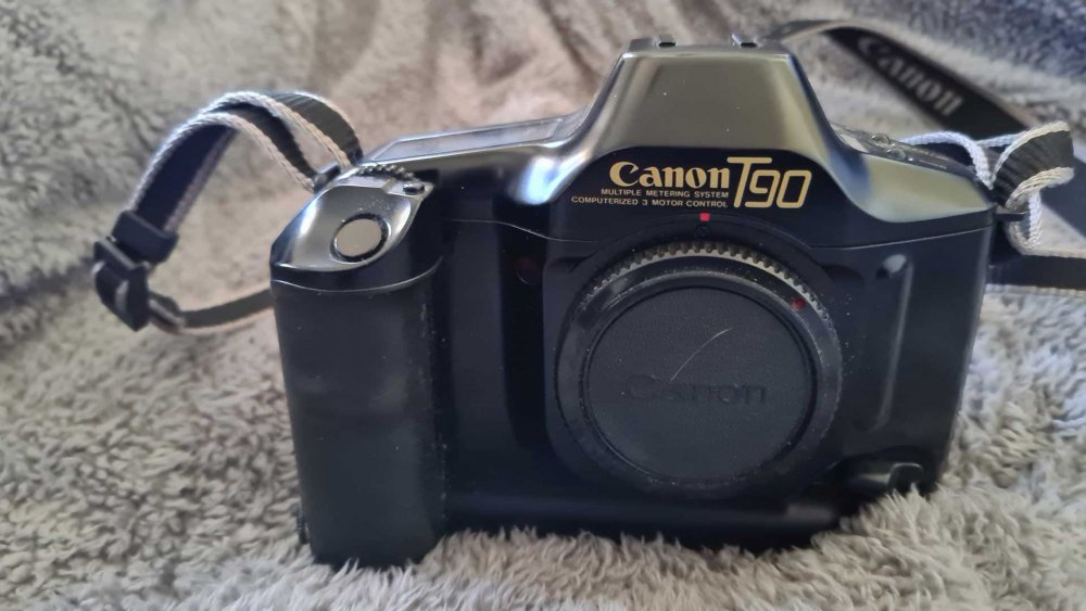 canon-t90.jpg