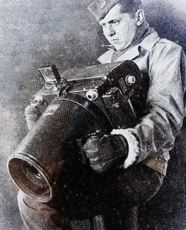 giant-wwii-camera.thumb.jpg.5a0c3bda904b2f6a2ae97ac17fb56764.jpg