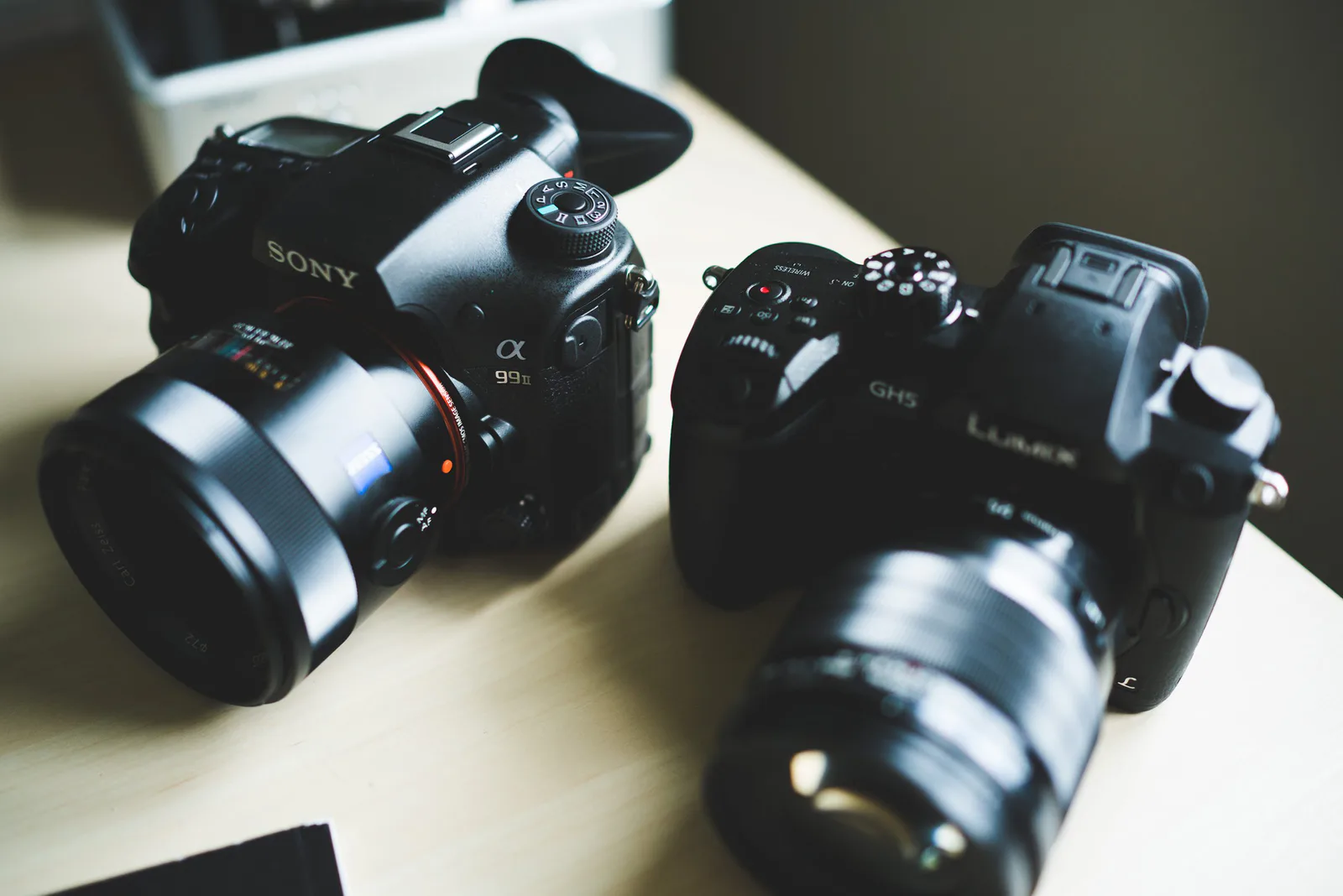 a99-ii-vs-gh5