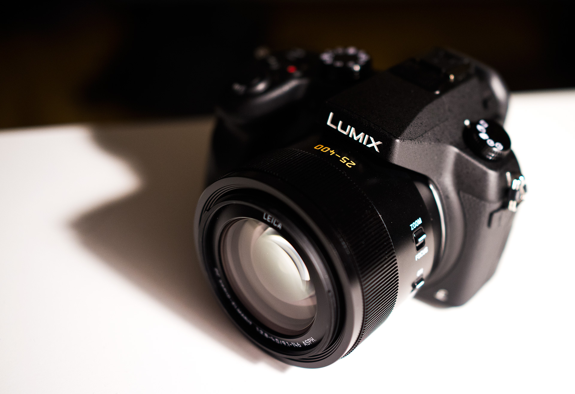 Panasonic Lumix DMC-FZ1000 review: This long-zoom camera may sway