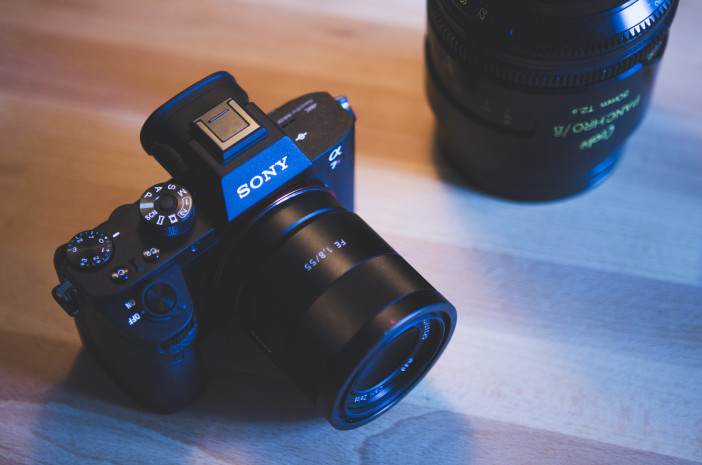 Sony A7R II 55mm F1.8 FE lens