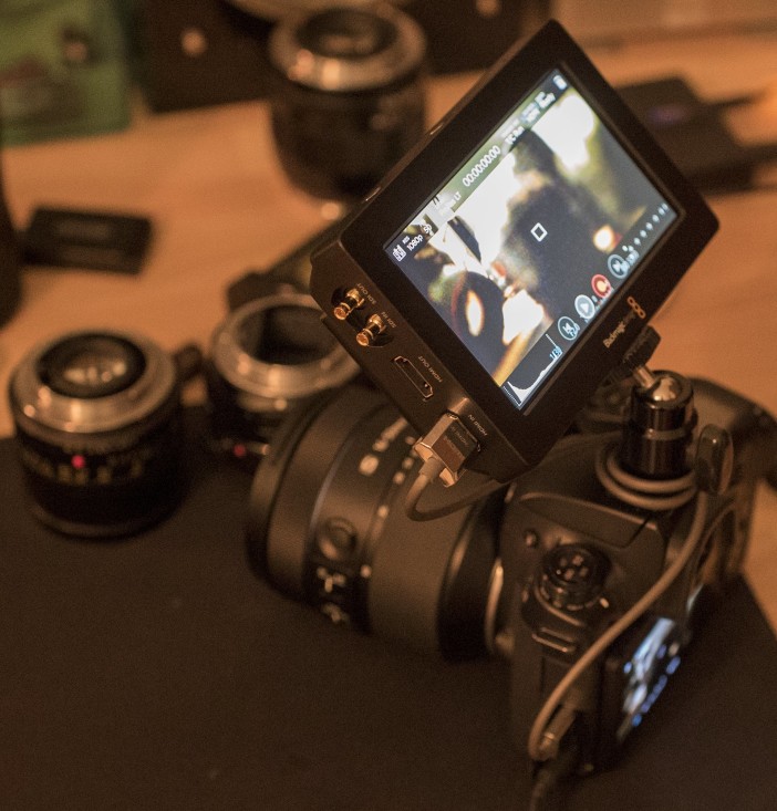 Blackmagic Video Assist - Samsung NX1 cable wrap around